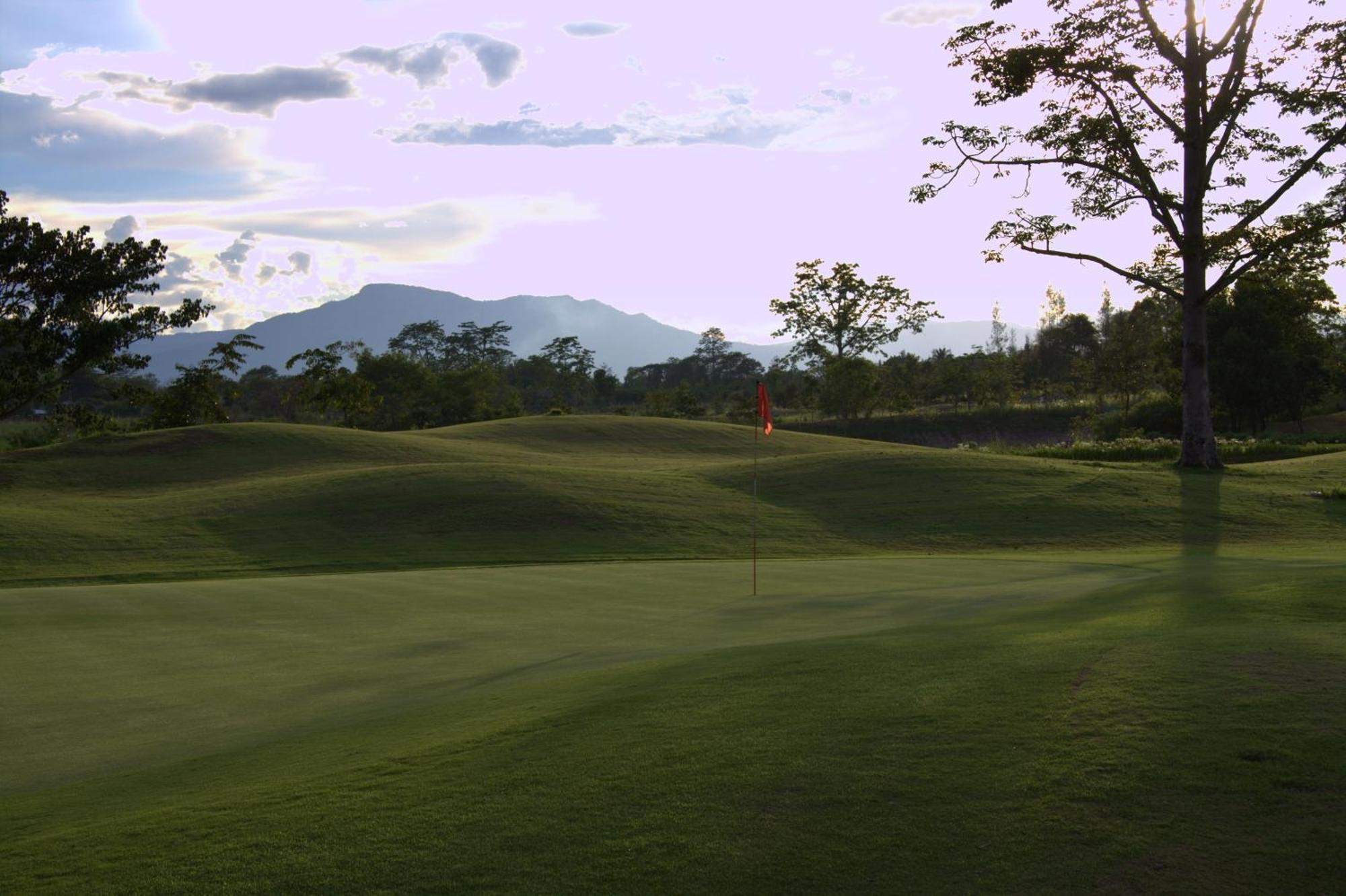 Mae Jo Golf Resort & Spa Ban Ban San Sai Exterior foto